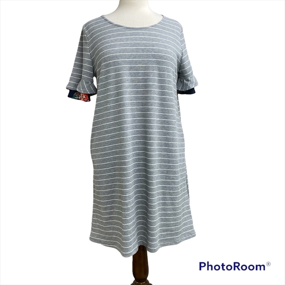Joh gray striped t-shirt dress small